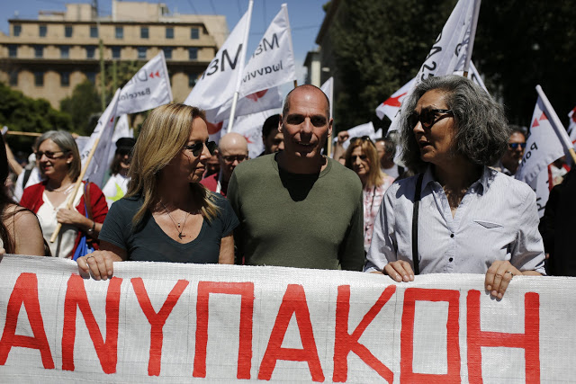 Αρνήθηκε να κάνει δηλώσεις στα ελληνικά ΜΜΕ ο Βαρουφάκης... - Φωτογραφία 1