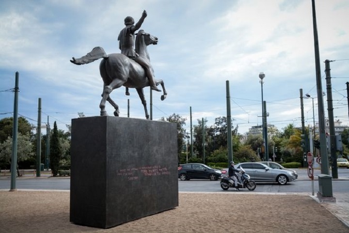 Βανδάλισαν το άγαλμα του Μεγάλου Αλεξάνδρου στην Αθήνα - Φωτογραφία 3