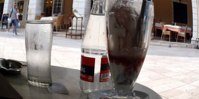«Νταής» ιδιοκτήτης καφετέριας γρονθοκόπησε εφοριακό στην Αλεξανδρούπολη - Φωτογραφία 1