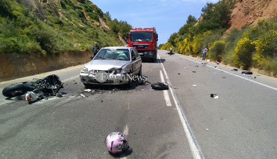 Εικόνες σοκ από τροχαίο με δύο νεκρούς στην Κρήτη -Μηχανές «κόπηκαν» στα δύο - Φωτογραφία 1