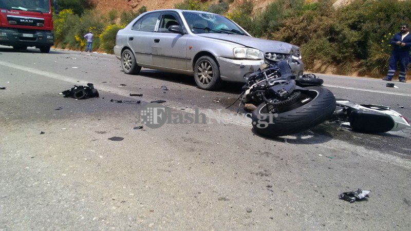 Εικόνες σοκ από τροχαίο με δύο νεκρούς στην Κρήτη -Μηχανές «κόπηκαν» στα δύο - Φωτογραφία 2