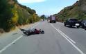 Εικόνες σοκ από τροχαίο με δύο νεκρούς στην Κρήτη -Μηχανές «κόπηκαν» στα δύο - Φωτογραφία 12