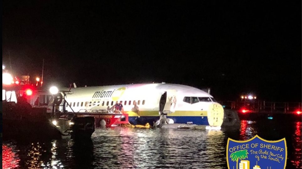 Boeing 737 με 136 επιβαίνοντες κατέληξε από τον διάδρομο προσγείωσης σε ποτάμι - Φωτογραφία 1