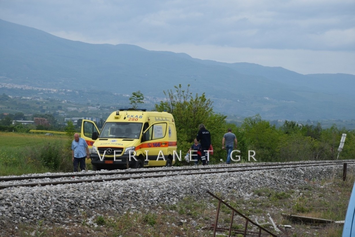 Ημαθία: Τροχαίο με δυο νεκρούς σε αφύλακτη διάβαση – Τρένο παρέσυρε αγροτικό αυτοκίνητο - Φωτογραφία 2
