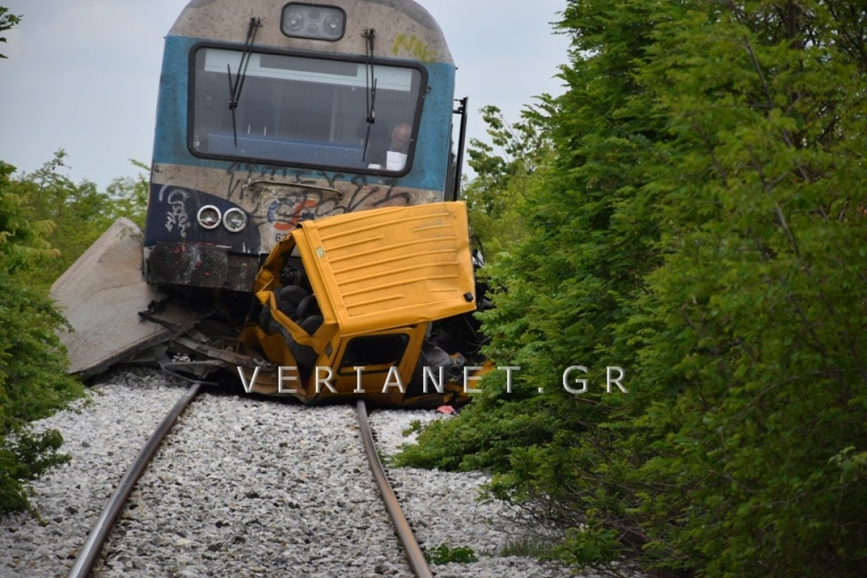 Ημαθία: Τροχαίο με δυο νεκρούς σε αφύλακτη διάβαση – Τρένο παρέσυρε αγροτικό αυτοκίνητο - Φωτογραφία 5