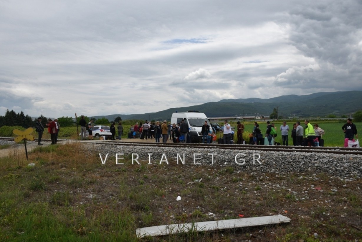 Ημαθία: Τροχαίο με δυο νεκρούς σε αφύλακτη διάβαση – Τρένο παρέσυρε αγροτικό αυτοκίνητο - Φωτογραφία 6