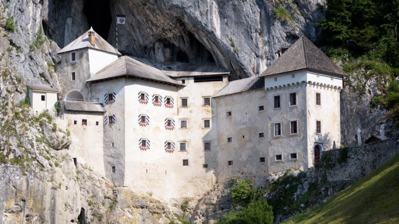Μεσαιωνικό κάστρο χτισμένο σε μια σπηλιά - Φωτογραφία 2
