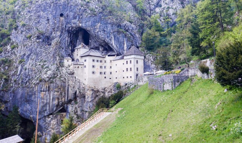 Μεσαιωνικό κάστρο χτισμένο σε μια σπηλιά - Φωτογραφία 3