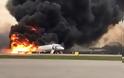 Μόσχα: Επιβάτης κατέγραψε σοκαριστικό βίντεο μέσα από το φλεγόμενο αεροπλάνο (video)