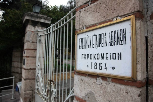 Έκλεψαν λείψανα Αγίων από το εκκλησάκι του Γηροκομείου Αθηνών - Φωτογραφία 1
