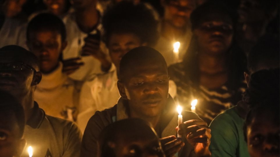 Ρουάντα: Ενταφιάστηκαν 25 χρόνια μετά τα λείψανα 85.000 θυμάτων της γενοκτονίας - Φωτογραφία 1