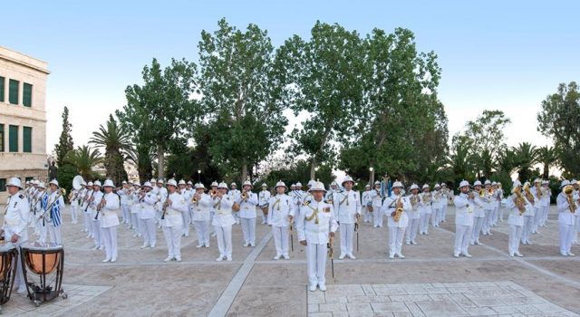 Αφιέρωμα στον Ελληνικό Κινηματογράφο από την Μπάντα του Πολεμικού Ναυτικού - Φωτογραφία 1