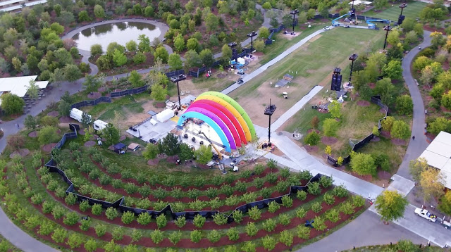 Στην καρδιά του Apple Park στήθηκε μια μυστηριώδης σκηνή - Φωτογραφία 1