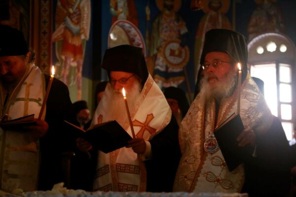 12027 - Η Εξόδιος Ακολουθία του Γέροντα Αιμιλιανού Σιμωνοπετρίτου - Φωτογραφία 11