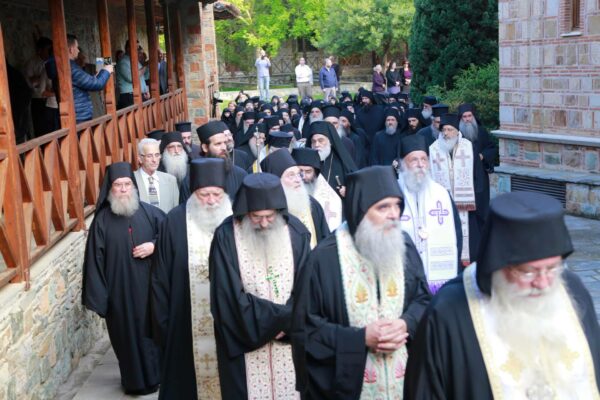 12027 - Η Εξόδιος Ακολουθία του Γέροντα Αιμιλιανού Σιμωνοπετρίτου - Φωτογραφία 29