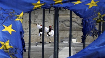 Bloomberg: Κίνδυνος κυρώσεων για την Ελλάδα από τη μείωση των πρωτογενών πλεονασμάτων - Φωτογραφία 1
