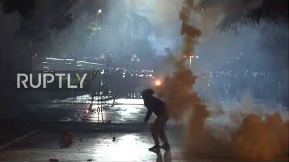 Τίρανα: Τραυματίες διαδηλωτές και αστυνομικοί στην διαδήλωση κατά του Ράμα - Φωτογραφία 5