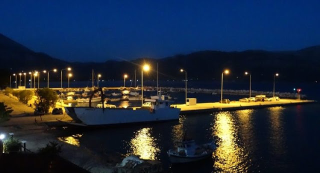 Επιτέλους, φώτα στο λιμάνι του Μύτικα! - Φωτογραφία 1