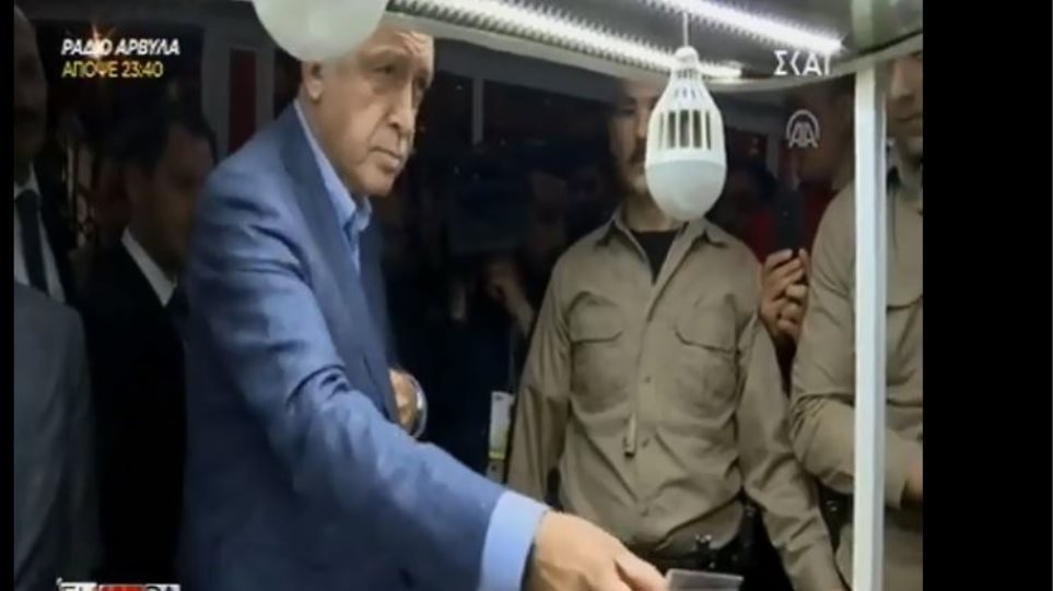 Βίντεο: Ο διάλογος του Ερντογάν με Τούρκο καστανά και το... «δολοφονικό» βλέμμα του «σουλτάνου»! - Φωτογραφία 1