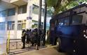 Επίθεση με μολότοφ κατά των ΜΑΤ στα γραφεία του ΣΥΡΙΖΑ: Ο γιος του Βούτση ανάμεσα στους προσαχθέντες