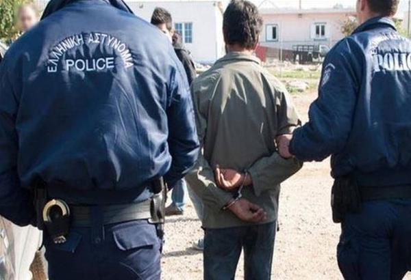 Συνελήφθη 59χρονος που μετέφερε παράνομα 23 αλλοδαπούς - Φωτογραφία 1
