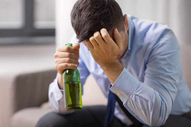 Αυξάνεται παγκοσμίως η κατανάλωση αλκοόλ! Πότε ένας άνθρωπος χαρακτηρίζεται «αλκοολικός»; - Φωτογραφία 1