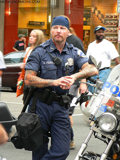 Ο Φωτεινός Παγιαύλας περιγράφει τί ισχύει για το μούσι, τα τατουάζ και τα σκουλαρίκια στις αστυνομίες του κόσμου - Φωτογραφία 1