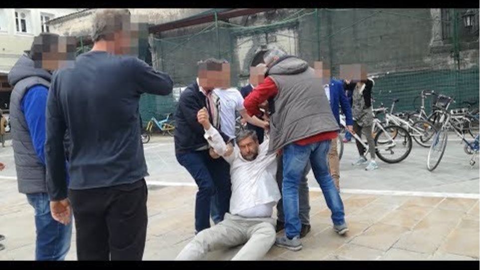 Τσίπρας στη Λευκάδα: Μέλη της ασφάλειας έσυραν διαδηλωτή για να μην τον ακούσει ο πρωθυπουργός! - Φωτογραφία 1