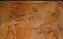 Ο Περσέας αποκεφαλίζει την Ιππο-Μέδουσα - Ο μεγάλος πίθος από τις Κυκλάδες του 7ου αι π.Χ. αιώνα, που δεν ξέρετε, από το Λούβρο! Γιατί και πώς βρίσκεται στο Παρίσι; - Φωτογραφία 1