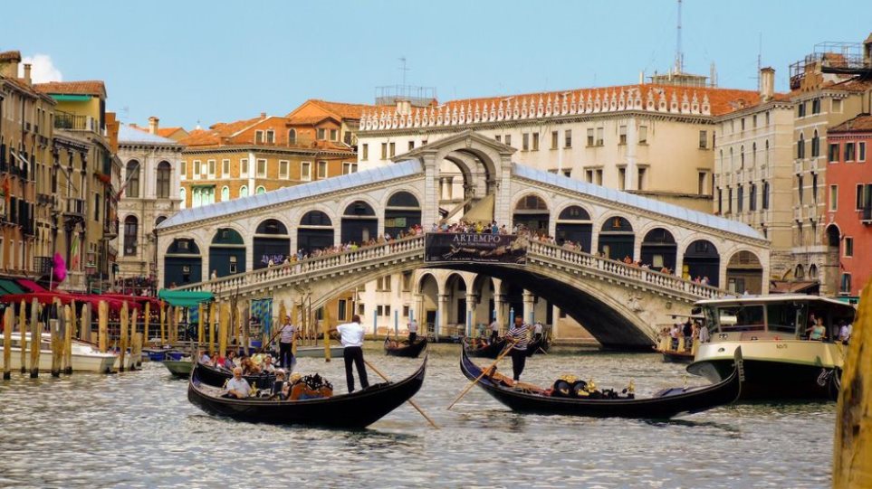 Η Βενετία βάζει πρόστιμα σε ιερόδουλες, μεθυσμένους και ημίγυμνους τουρίστες - Φωτογραφία 1
