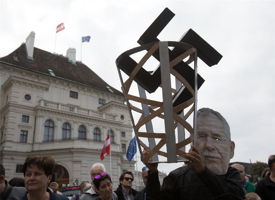 ΒΟΝΤΕΟ.Πρόωρες εκλογές η Αυστρία μετά την παραίτηση Στράχε: Σε λίγο έκτακτα διαγγέλματα από Κουρτς και Βαν ντερ Μπέλεν - Φωτογραφία 3
