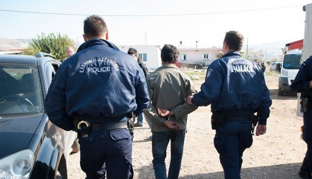 Έφοδος της Αστυνομίας σε καταυλισμό στα Εξαμίλια Κορινθίας για τον εντοπισμό διαρρηκτών - Φωτογραφία 1