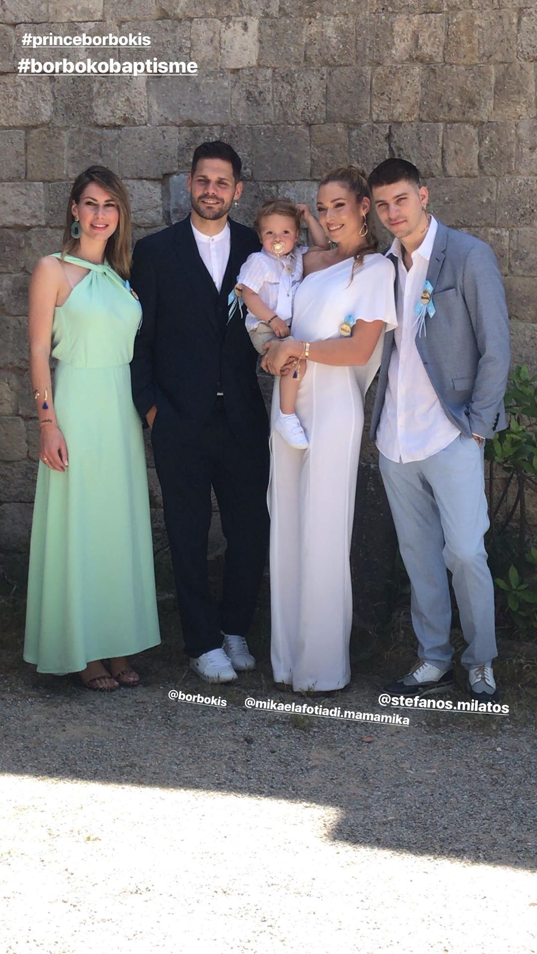 Μικαέλα Φωτιάδη – Γιάννης Μπορμπόκης: Βάφτισαν τον γιο τους στη Ρόδο – Οι πρώτες εικόνες από το μυστήριο - Φωτογραφία 3