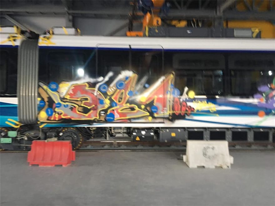 Γέμισαν γκράφιτι τα βαγόνια του Μετρό Θεσσαλονίκης - Φωτογραφία 3
