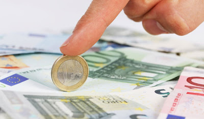 «Τρύπα» 1 δισ. ευρώ λόγω των (προεκλογικών) παροχών - Εκτός στόχων κινδυνεύει να βρεθεί η Ελλάδα - Φωτογραφία 1