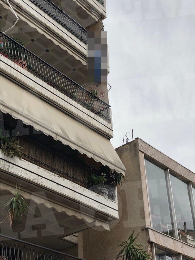 Τραγωδία στην Καλογρέζα: Σοκάρει το κρεμασμένο πτώμα από το μπαλκόνι! - Φωτογραφία 2