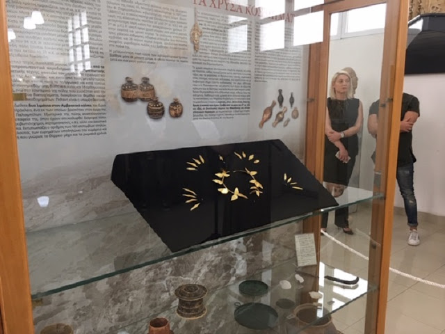 ΔΕΙΤΕ Εικόνες για πρώτη φορά απο το ΧΡΥΣΟ ΣΤΕΦΑΝΙ ΤΟΥ ΘΥΡΡΕΙΟΥ που εκτίθεται στο Αρχαιολογικό Μουσείο ΑΓΡΙΝΙΟΥ - Φωτογραφία 1