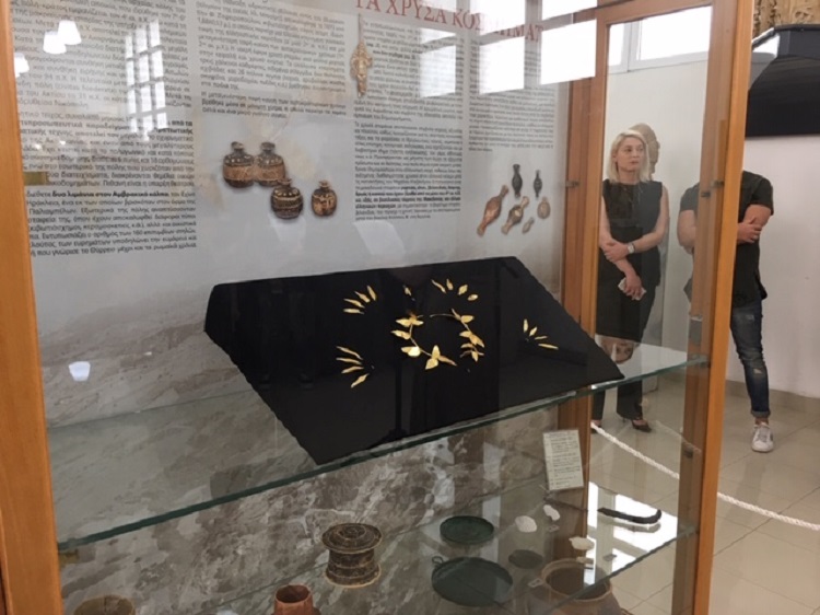 ΔΕΙΤΕ Εικόνες για πρώτη φορά απο το ΧΡΥΣΟ ΣΤΕΦΑΝΙ ΤΟΥ ΘΥΡΡΕΙΟΥ που εκτίθεται στο Αρχαιολογικό Μουσείο ΑΓΡΙΝΙΟΥ - Φωτογραφία 10