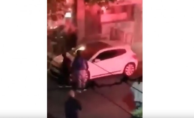 Σοκαριστικό βίντεο από την επίθεση σε οπαδό στα Πετράλωνα - Φωτογραφία 1
