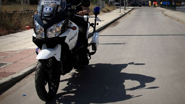 Θεσσαλονίκη: Αστυνομικός της ομάδας Ζ έσωσε βρέφος παρέχοντάς του τις πρώτες βοήθειες - Φωτογραφία 1