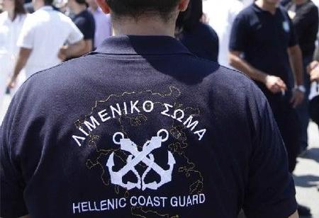 Λιμενικοί έσωσαν τη ζωή οδηγού ταξί στην Κέρκυρα - Φωτογραφία 1