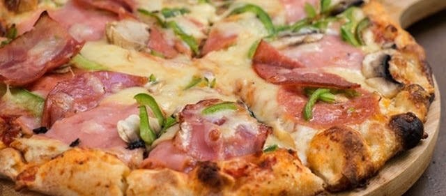 Υπάλληλος αποκαλύπτει τα 4 μυστικά που οι εταιρείες πίτσας δεν μας λένε - Φωτογραφία 1