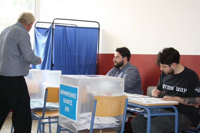 Ομαλά εξελίσσεται η ψηφοφορία στα εκλογικά κέντρα της ΚΑΤΟΥΝΑΣ -[ΦΩΤΟ: Πάνος Τσούτσουρας] - Φωτογραφία 16