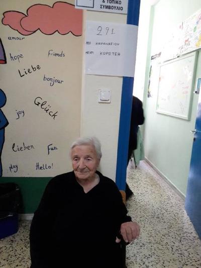 Ψήφος 103 ετών! Η γηραιότερη ψηφοφόρος έστειλε σήμερα το δικό της μήνυμα- ΦΩΤΟ - Φωτογραφία 3