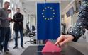 Guardian: Πέντε πράγματα που μάθαμε από τα αποτελέσματα των ευρωεκλογών
