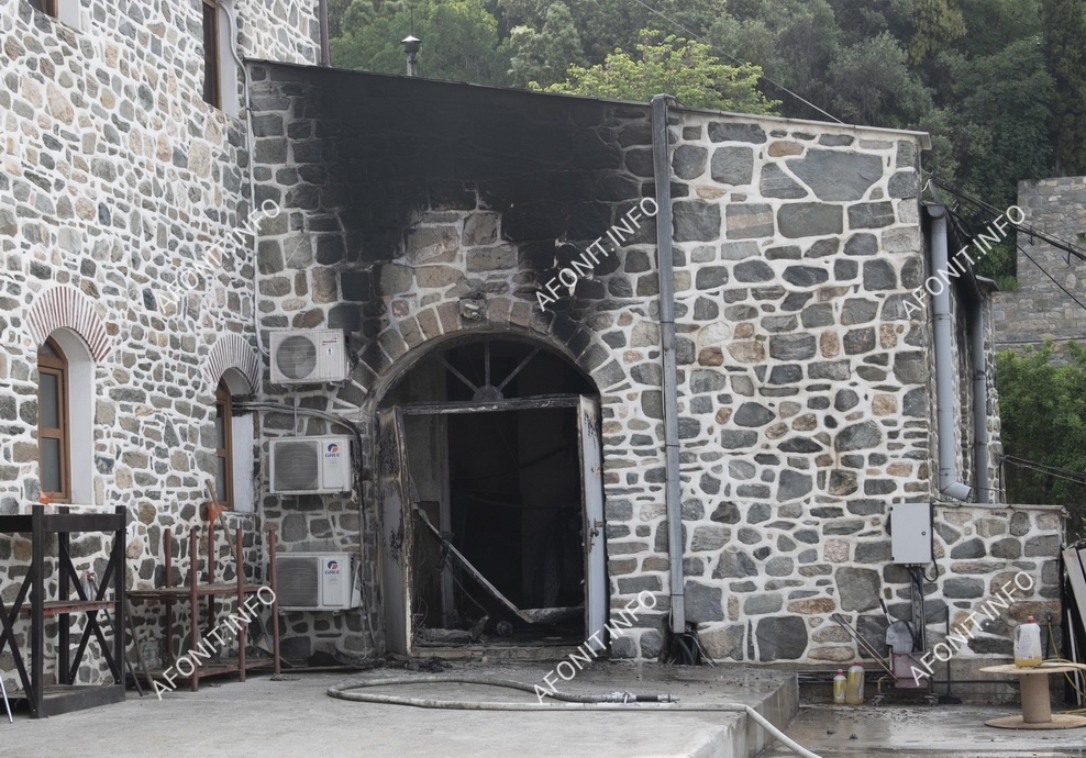 12082 - Αποκαταστάθηκε η ηλεκτροδότηση στην Ιερά Μονή Αγίου Παντελεήμονος μετά την πυρκαγιά στο χώρο της γεννήτριας - Φωτογραφία 2