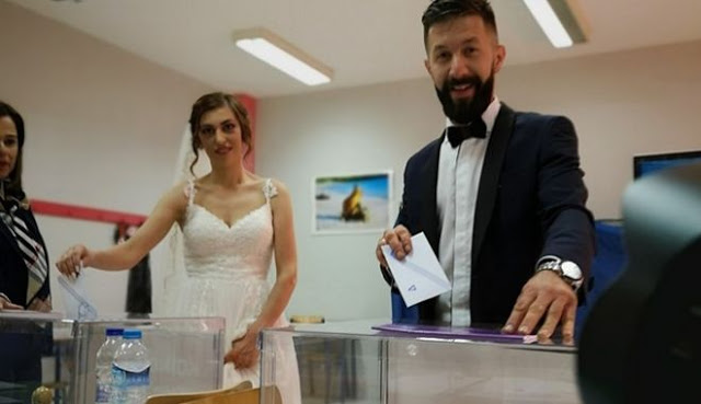 Στα εκλογικά κέντρα θα μπορούν να παντρεύονται όσα ζευγάρια αναγκαστούν να ακυρώσουν τους γάμους τους λόγω των πρόωρων εκλογών - Φωτογραφία 1