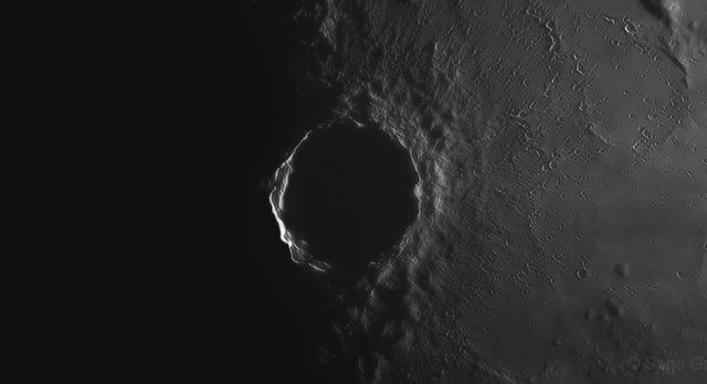 Sunrise at Copernicus Crater - Φωτογραφία 1