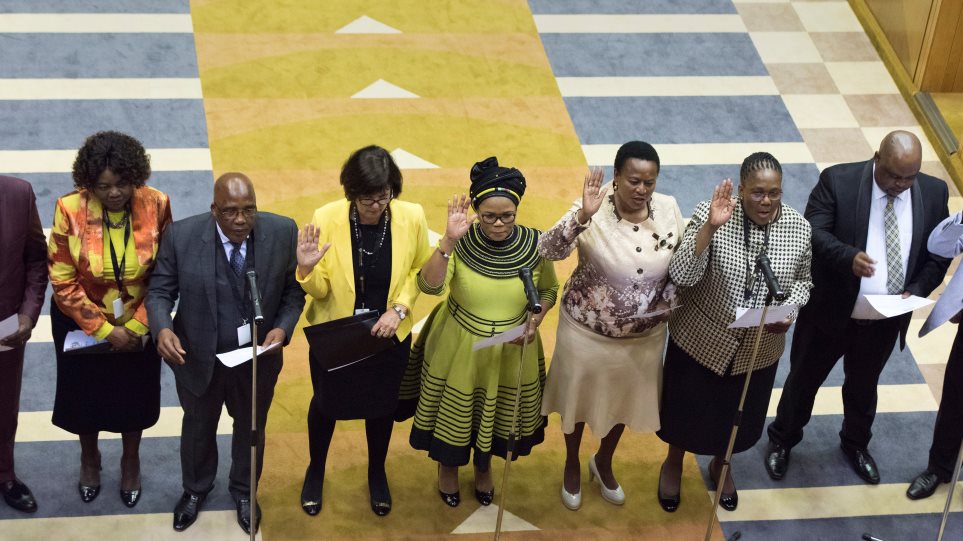 Ν.Αφρική: Για πρώτη φορά οι μισοί υπουργοί της κυβέρνησης είναι γυναίκες - Φωτογραφία 1