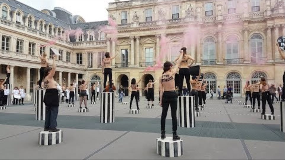 Γυμνόστηθες Femen διαμαρτυρήθηκαν για τις 60 γυναίκες που δολοφονήθηκαν φέτος στη Γαλλία - Φωτογραφία 2